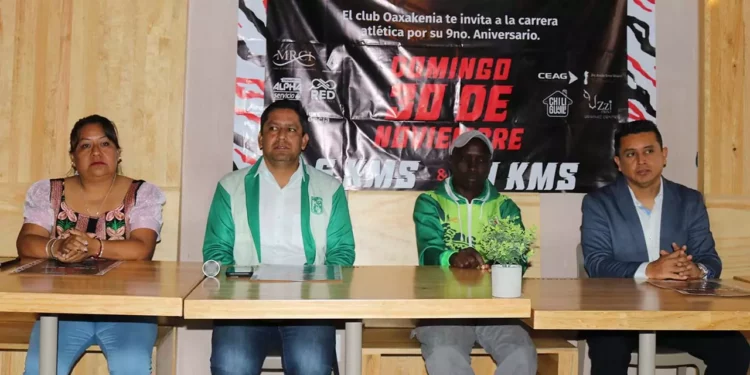 Fotos: Leobardo García Reyes // Fue presentada la convocatoria de la Carrera de Aniversario de Oaxakenia.