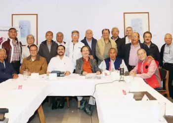 Fotos: Erika Márquez // Integrantes de EPOAC durante la reunión extraordinaria en donde convivieron amenamente.