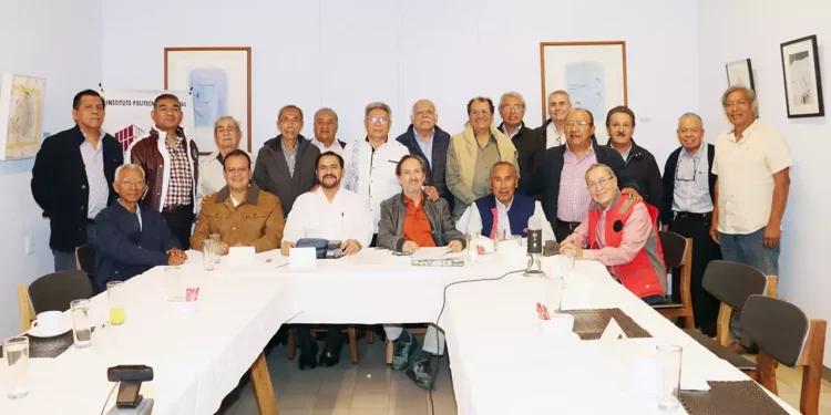 Fotos: Erika Márquez // Integrantes de EPOAC durante la reunión extraordinaria en donde convivieron amenamente.