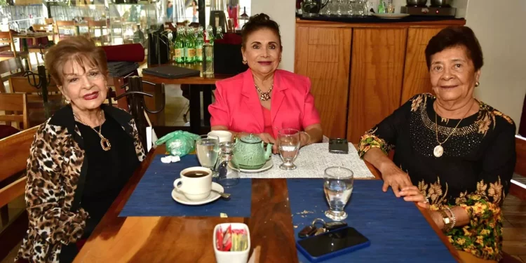 Fotos: Rubén Morales // Leonor Huertado, Irene Rodríguez de Díaz y Silvia Rojas de Cabrera.