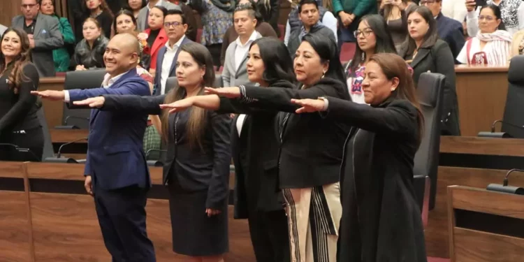 Foto: Adrián Gaytán // Rinden protesta los nuevos integrantes de la Jucopo en el Congreso.