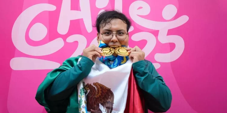 Víctor Martínez se colgó par de medallas de oro.
