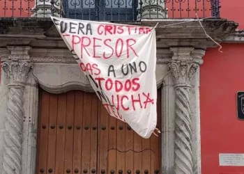 En un acto de desobediencia y rebeldía, un grupo de integrantes del STEUABJO decidió iniciar una toma de varios días de las instalaciones universitarias, sin contar con el respaldo de la máxima autoridad del gremio.