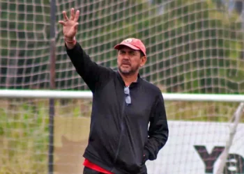 Omar Arellano dejó el banquillo de Dragones.