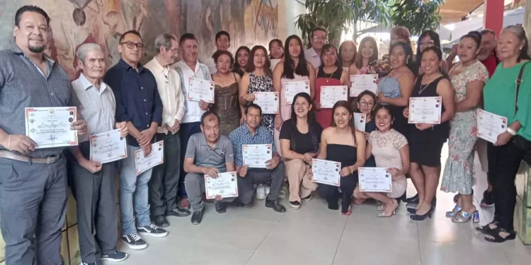 Reconocen a los deportistas que han sido impulsores del atletismo en Huajuapan y en toda la región Mixteca.