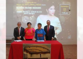 Integrantes de “Amigos del Arte, Canto y Poesía” presentan el proyecto del auditorio cultural en Huajuapan.