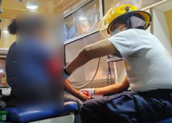 Atienden a lesionada por atropellamiento.