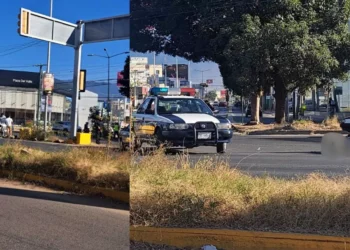 Choque entre auto y motocicleta deja a un hombre gravemente lesionado en cruce de símbolos patrios y universidad