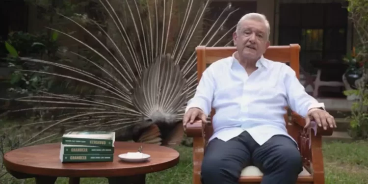 AMLO reaparece tras año de silencio y presenta “Grandeza”, su nuevo libro desde Palenque