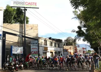 Fotos: Leobardo García Reyes // Así se dio la salida ceremonial de la justa ciclista.