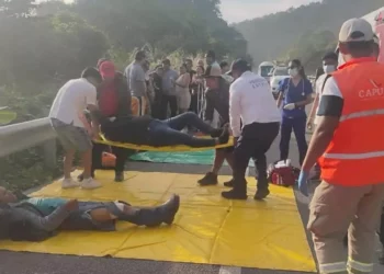 Accidente en la Barranca Larga–Ventanilla provoca cierre parcial; Autobús y tráiler involucrados