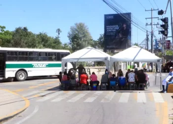 Foto: Adrián Gaytán // Bloqueo de la Sección 22, calvario citadino.