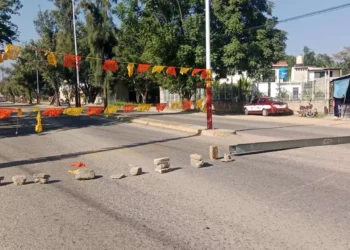 Foto: Jesús Santiago // Bloqueo de padres de familia de la escuela secundaria de Cuilapam de Guerrero.