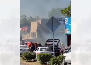 Controlan incendio en avenida comercial de Huajuapan.