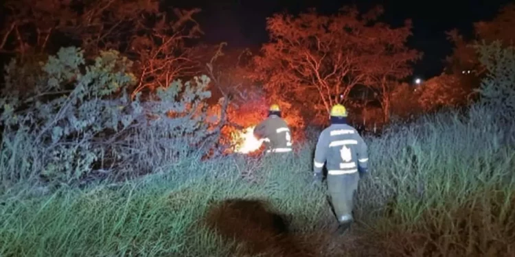 Controlan incendio en colonia de Huajuapan.