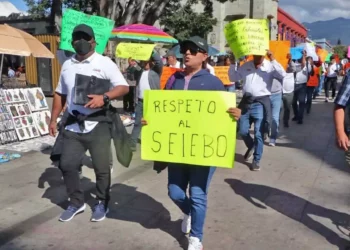 Foto: Adrián Gaytán // Con protesta, demandan reconocimiento a su sindicato trabajadores del IEBO.