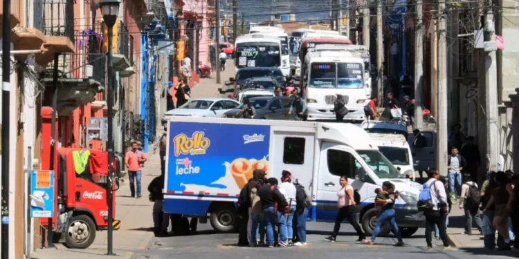 Docentes del sector 02 Pinotepa Nacional se manifestarán hoy en la ciudad de Oaxaca, a partir de la 10:00 horas.