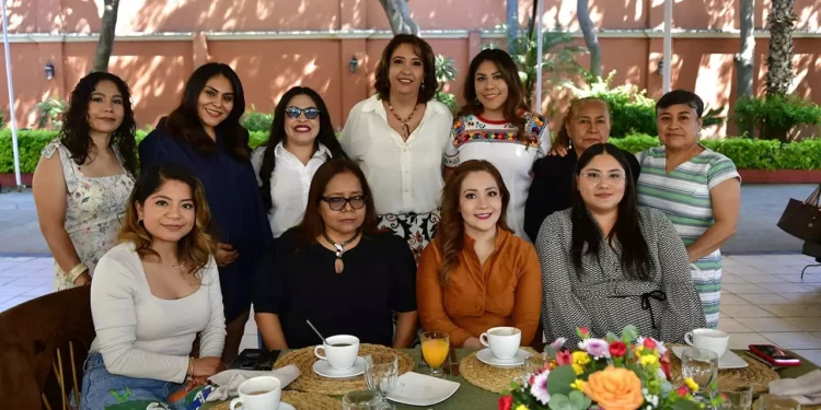 Fotos: Rubén Morales // Blanca Azucena Osorio Villanueva celebró su cumpleaños rodeada de familiares y amigas.