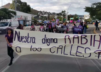 Foto: Jesús Santiago // Desde la Fuente de las Ocho Regiones las mujeres marcharon para exigir justicia.