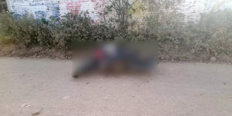 El cuerpo de Antonio de Jesús quedó tendido junto a la motocicleta que iba manejando.