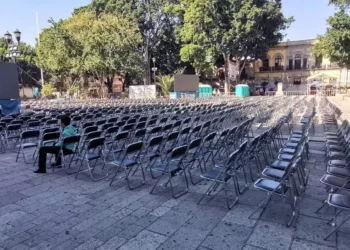 Foto: Jesús Santiago // El atrio de Catedral convertido en espacio de foro político por morenistas.