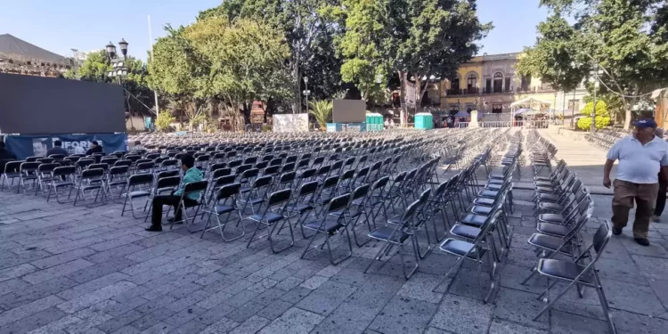 Foto: Jesús Santiago // El atrio de Catedral convertido en espacio de foro político por morenistas.