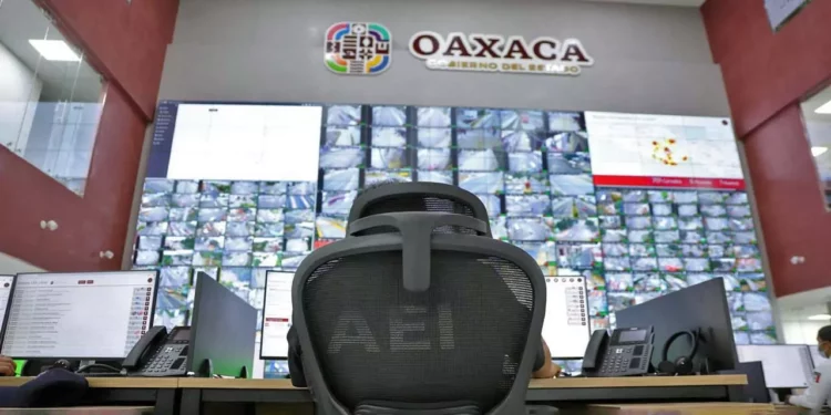 Foto: Gobierno de Oaxaca // El gran Big Brother oaxaqueño, con mil 987 cámaras.