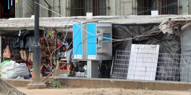 Foto: Adrián Gaytán // El huachicol eléctrico, en todo su esplendor en las calles de Oaxaca. La imagen, en plena Alameda de León.