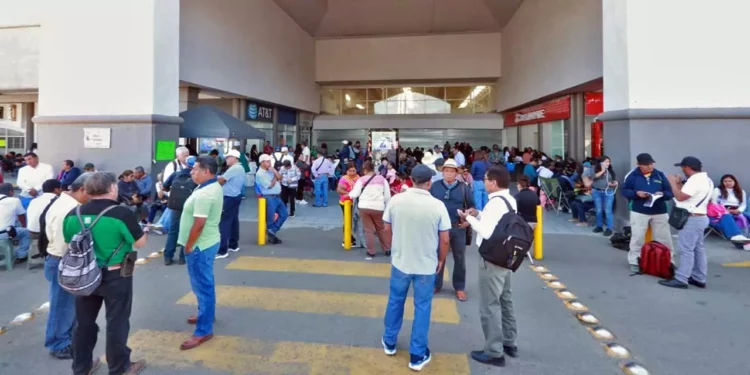 Foto: Adrián Gaytán // En pleno Buen Fin, el bloqueo a centros comerciales.