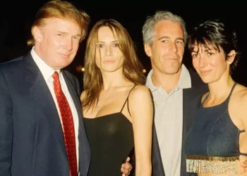 Correos de Jeffrey Epstein revelan que Trump “pasó horas” con una víctima de explotación
