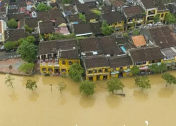 Filipinas evacúa a más de 150,000 personas ante la llegada del potente tifón Kalmaegi