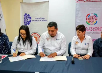 Foto: Alain Albarrán // Firma del convenio entre el Instituto Tecnológico Superior de Teposcolula y el Consejo Oaxaqueño de Ciencia, Tecnología e Innovación.