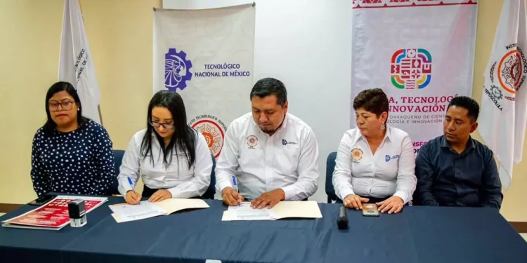 Foto: Alain Albarrán // Firma del convenio entre el Instituto Tecnológico Superior de Teposcolula y el Consejo Oaxaqueño de Ciencia, Tecnología e Innovación.