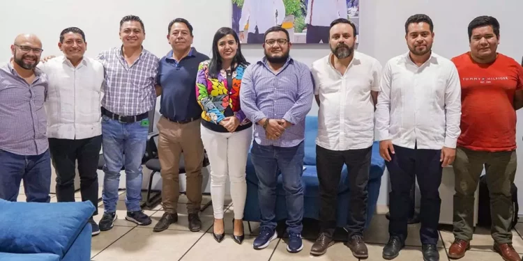Grupos en pugna de San Pablo Coatlán se sentaron a la mesa y prometieron elecciones en paz.