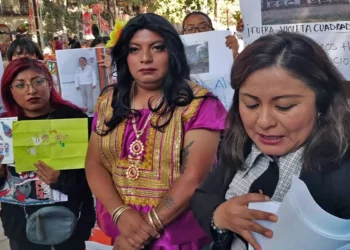 Insisten en destitución de la directora; la acusan de abusos, acoso escolar y discriminación.