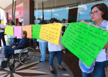 Protestas jubilados del Cobao en la Dirección General