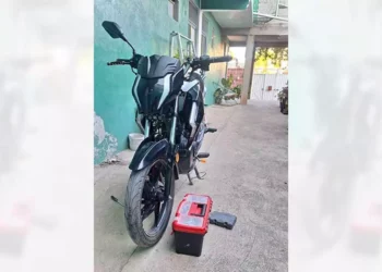 La unidad tiene como característica un faro polarizado.