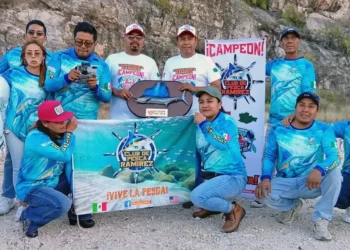 Fotos: Leobardo García Reyes // Los Ramírez ganan el Torneo de Pesca Deportiva en Puerto Escondido.