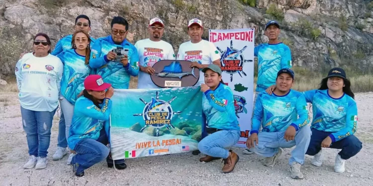 Fotos: Leobardo García Reyes // Los Ramírez ganan el Torneo de Pesca Deportiva en Puerto Escondido.