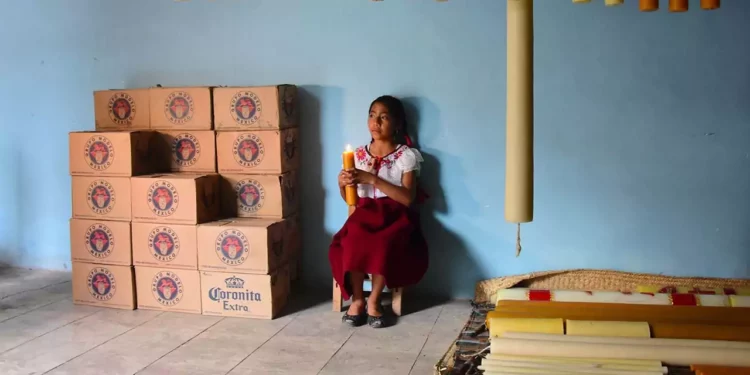 La fotógrafa Jocelin Ortiz encuentra en los rituales del duelo una forma de mirar la vida desde la pérdida.