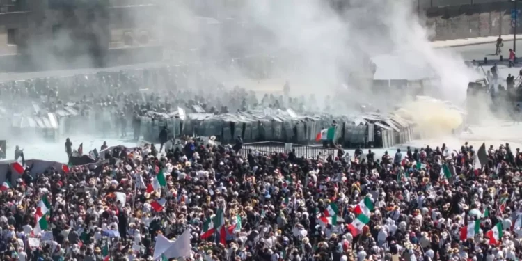 Marcha de la Generación Z termina con enfrentamiento en Palacio Nacional