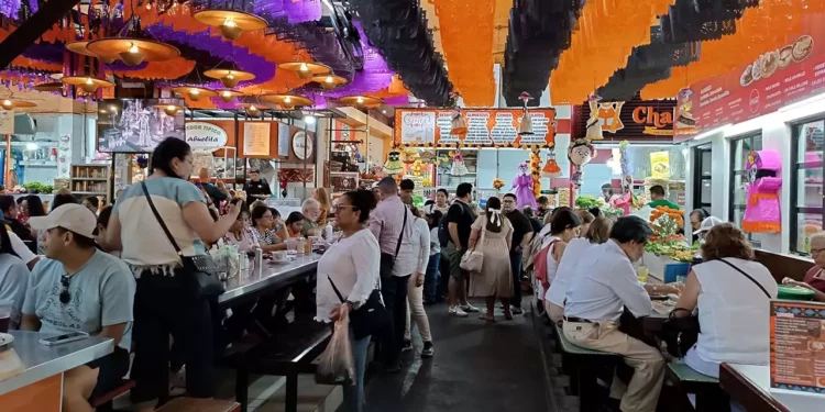 Fotos: Adrián Gaytán // El bullicioso Centro Gastronómico de Oaxaca.