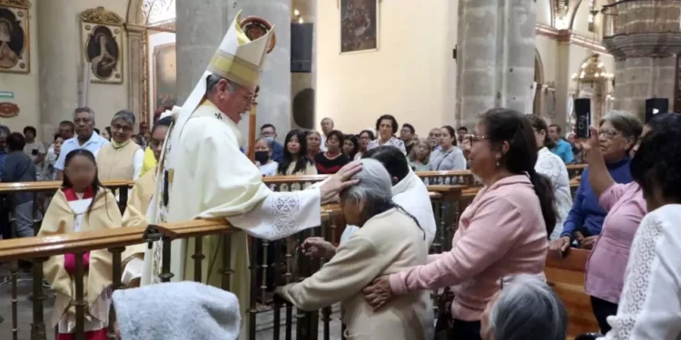 Foto: Adrián Gaytán // Misa dominical a cargo del arzobispo Pedro Vázquez Villalobos.