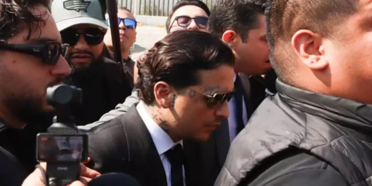 Christian Nodal se libra de vinculación a proceso en caso con Universal Music