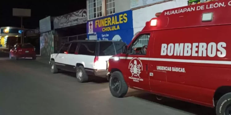 Paramédicos brindaron los primeros auxilios al menor afectado.