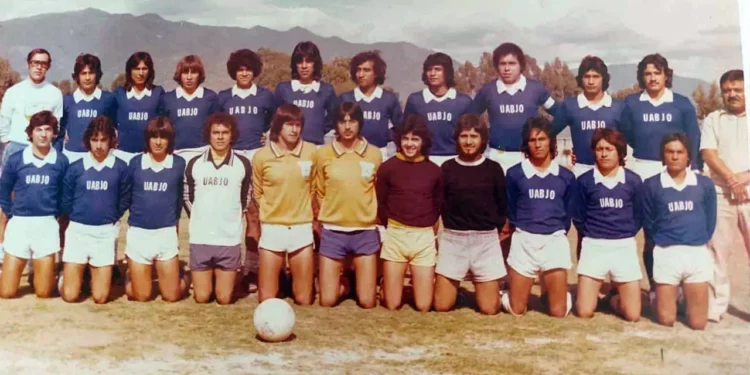 Plantel de Linces-UABJO en la Tercera División; el conjunto se integró con jugadores oaxaqueños.