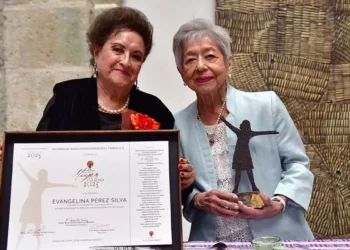 Fotos: Rubén Morales // Reconocieron la trayectoria de la primera micóloga de México, con un emotivo homenaje.