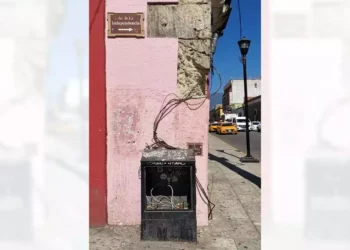 Foto: Jesús Santiago // Una onerosa red de robo de electricidad se puede hallar en diferentes puntos de la ciudad.