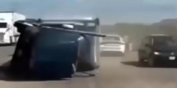 Foto: tomada de video // Una volcadura de un tráiler en La Ventosa, la tarde del lunes, a causa de los fuertes vientos.