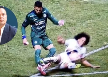 Cruz Azul exige sanción a Carrasquilla, tras la lesión de Kevin Mier